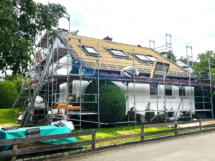 neue Fenster, neues Dach...