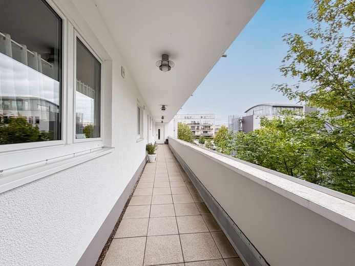 Modernes Wohnen im Europaviertel: Gepflegte 2-Zimmer-Wohnung (Bj. 2003) mit Balkon &amp; TG Stellplatz – Eingangsbereich