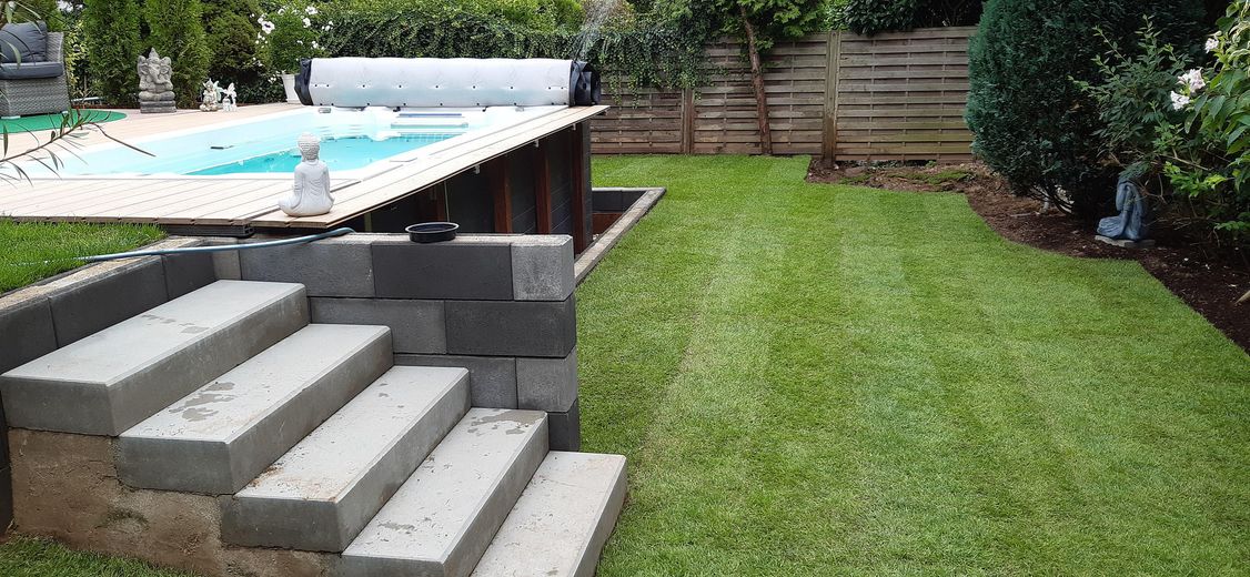 Garten mit Pool