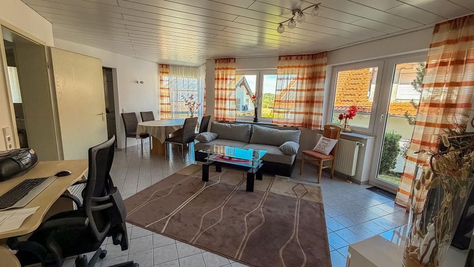 EFH mit Einlieger, Doppelgarage, Werkstatt, unverbaubarer Aussicht, Toplage u. Provisionsfrei – Wohnen UG