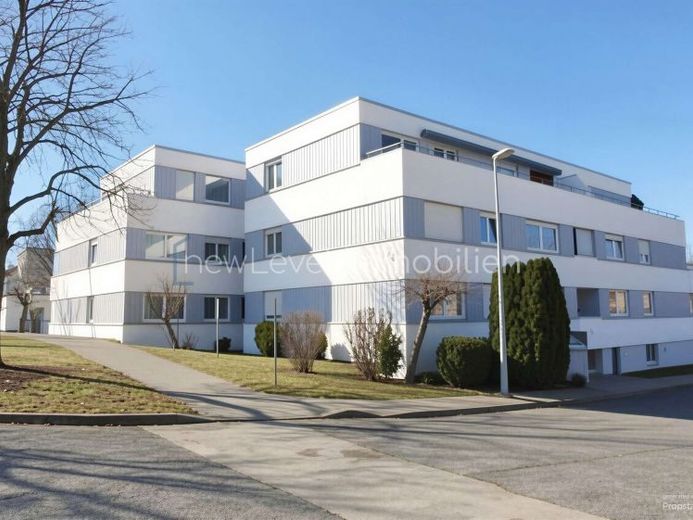 Ruhiges Wohnen in Göppingen: Gepflegte 3-Zimmer-Wohnung mit großer Terrasse & Garage – Photo 1