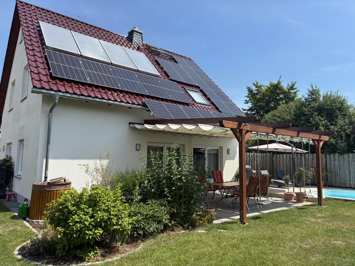 Modernes Einfamilienhaus mit Pool und Keller mit separatem Zugang – फोटो 1