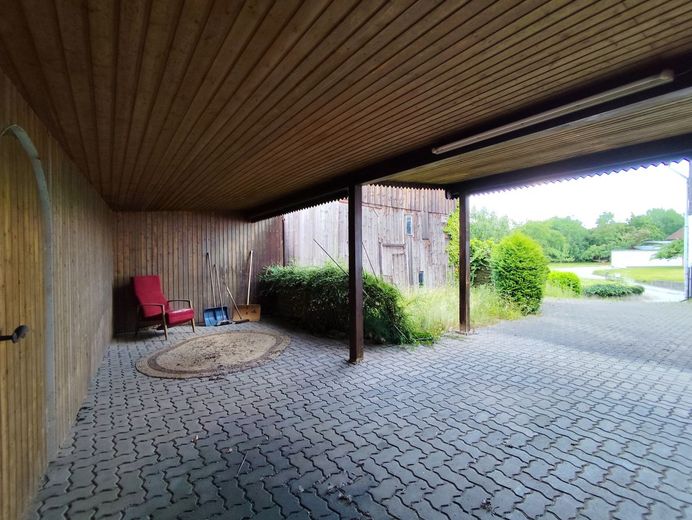 Projekt Traumhaus: Historisches Zweifamilienhaus mit gigantischem Potenzial in 96342 Stockheim-Burggrub! – Carport + überdachter Freisitz
