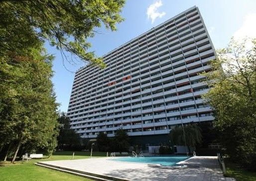 Möbliertes Apartment im Münchner Süden mit Pool, Grünanlage und Fernblick – Westseite mit Grünanlage+Pool