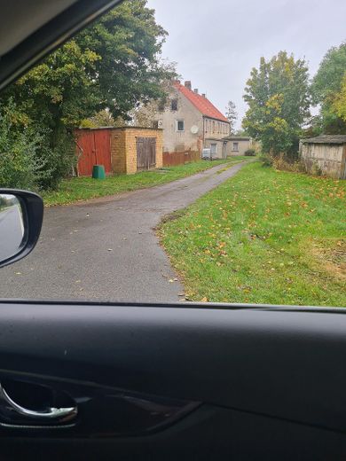 Investmentchance auf Rügen: Mehrfamilienhaus + ca. 3.087 m² Grundstück, Wasser-/Ostseenähe – Zufahrt