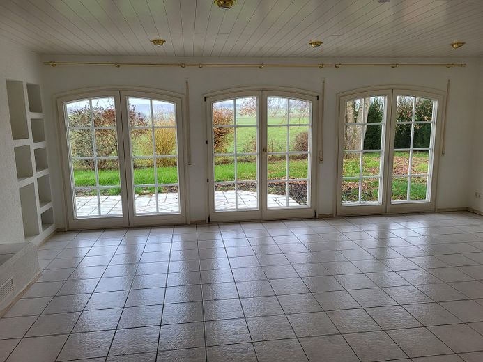 Belle maison dans un cadre verdoyant, district de Neckar-Odenwald, Ravenstein ; à 3 km de l’autoroute, à 2 km du terrain de golf – Photo 12
