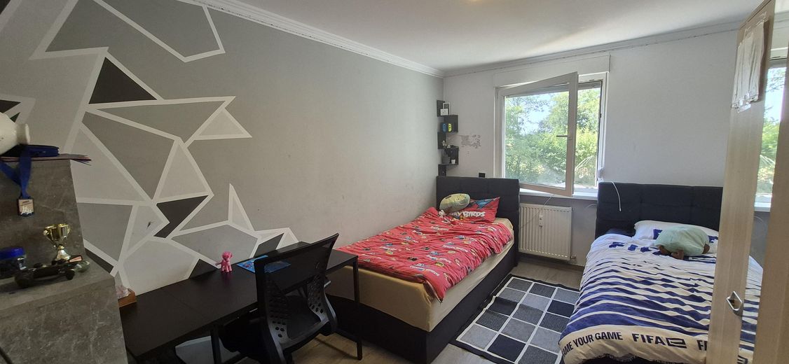 Appartement moderne de 4,5 pièces, 105 m², de plain-pied avec 2 balcons dans un cadre calme en lisière de forêt à Mühlacker – Kinderzimmer