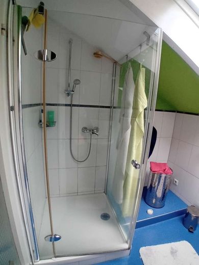 Gemütliche Dachgeschosswohnung mit Seesicht – ...und Dusche