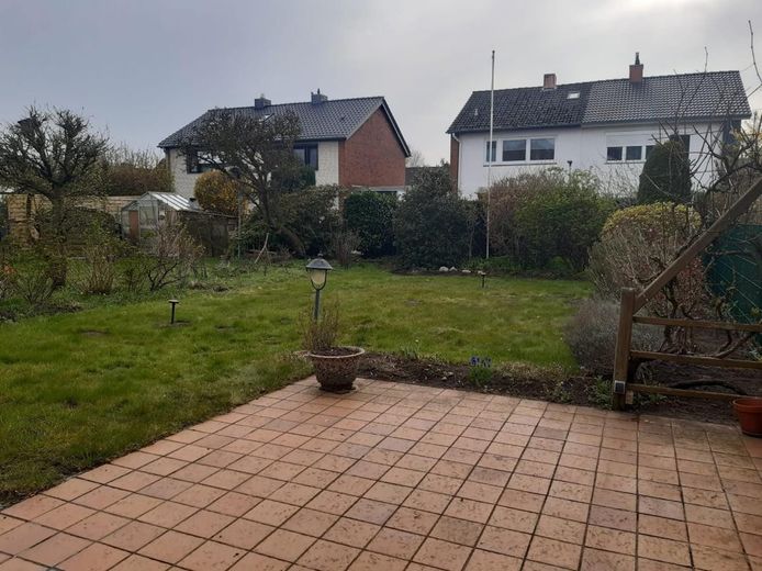 Terrasse und Gartenblick