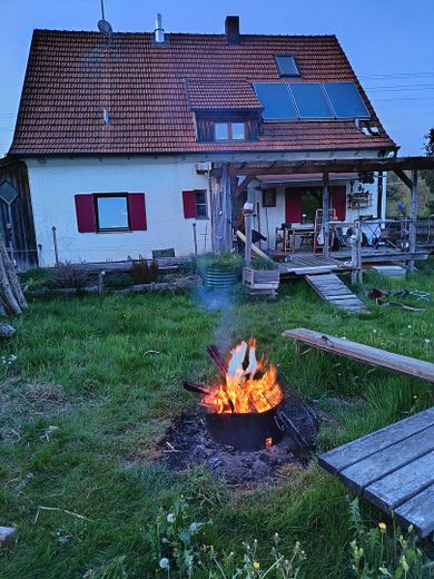 House on the edge of the village – Rückseite des Hauses