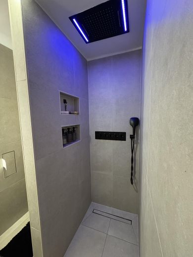 Modernisierte 3-Zimmer-Wohnung mit 2 Loggien, Garage & Aufzug – Foto 9