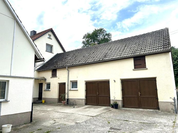 PREISREDUZIERT! Familienanwesen am Ortsrand mit Hof, Werkstatt, 2 Garagen und 1.780 m² Grundstück – Nebengebäude I