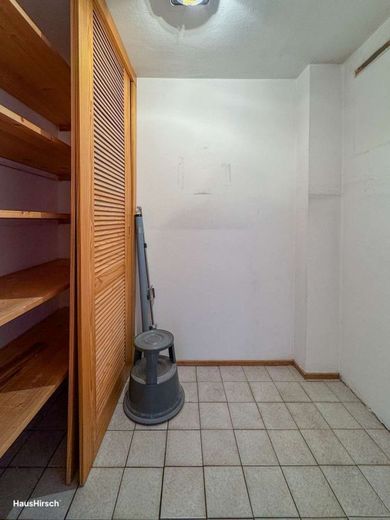 Stilvolle 3,5-Zimmer-Wohnung mit Loggia &amp; Alpenblick am Leonrodplatz über den Dächern Münchens – Hauswirtschaftsraum