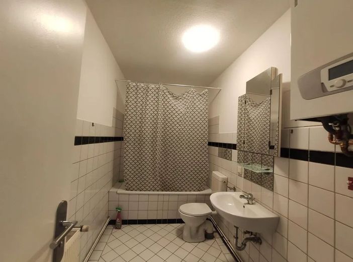 2 Zimmer Wohnung zentral in Fürstenwalde – Badezimmer