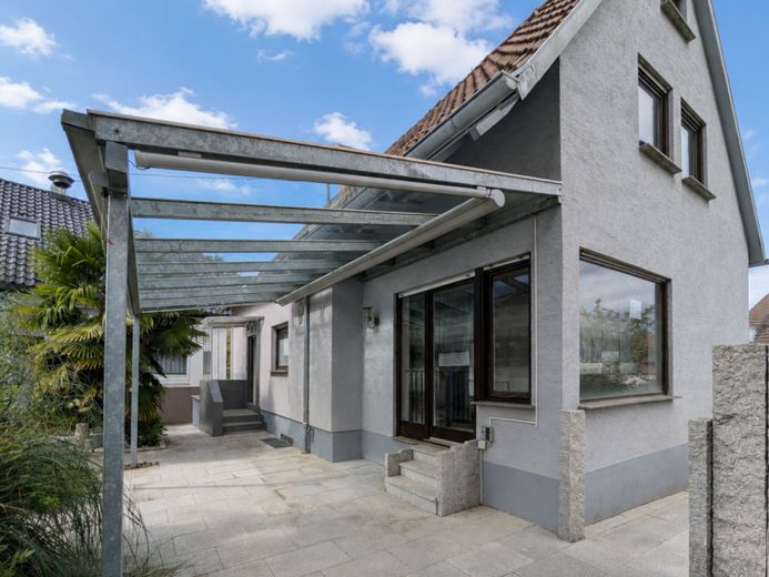 Großzügiges teilrenoviertes Einfamilienhaus in ruhiger Lage in Filderstadt-Plattenhardt – Foto 1