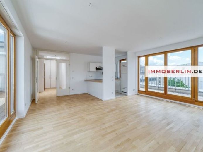 IMMOBERLIN.DE - Lichtdurchflutete Wohnung mit ruhigen Terrassen in zentraler Lage – Foto 1