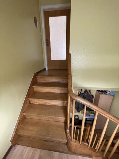 Sonnige 3 Zimmer DG-Whg.m.Stellplatz und Einbauküche in Stammheim ruhige Straße – Wohnungseingang