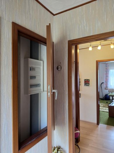 Provisionsfrei: Großzügiges Einfamilienhaus in ruhiger Aussichtslage mit teilbarem Großgrundstück – Sanierte Elektroverteilung