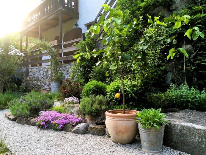 LOFTHAUS AM ALPBACH – eine seltene Gelegenheit im ursprünglichen Teil des Tegernseer Tals – Garten II