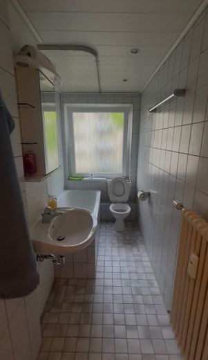 Vollmöblierte 3er WG in City-Nähe – Bad