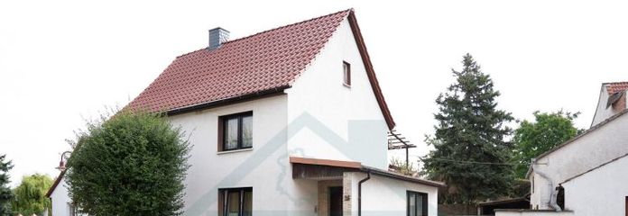 Freistehendes Einfamilienhaus mit Garage, Nebengebäude & viel Gestaltungspielraum