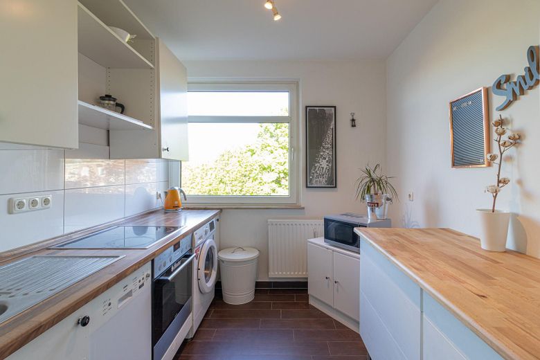 Designer terrace apartment (18 min. central station) nature, parking space (only temporarily 6-12 months) 1,700 € incl. additional costs – Küche