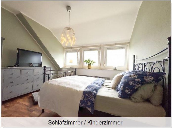 Charmante, generöse Dachgeschosswohnung in Herford 160 qm + 60 qm – Schlafzimmer/Kinderzimmer