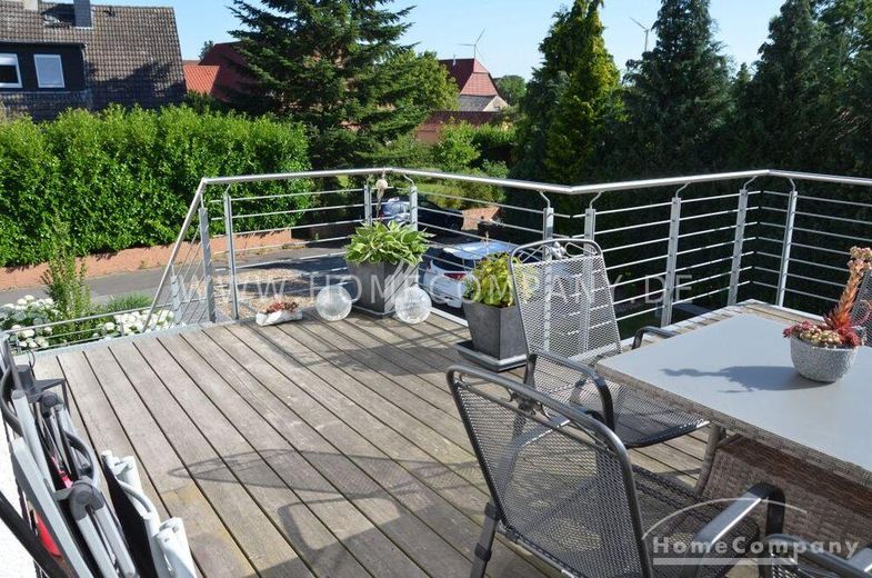 Großzügige 2 (3) Zi.-Wohnung in einem 2 Familienhaus, 1. OG, mit Balkon und 2 PKW-Stellplätzen. – 513bb0667d3589ba82c96be274972c851b2e2fe4.jpg