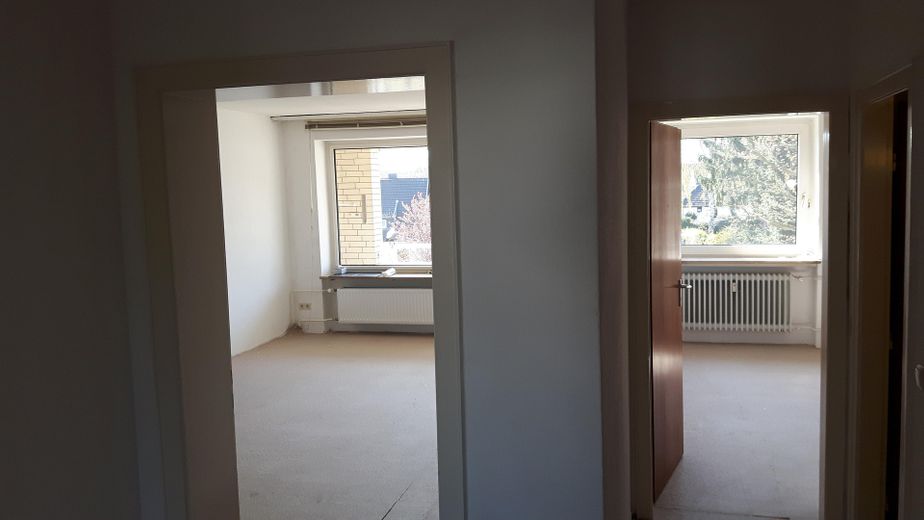 Charmante 4 - Zi.-Whg., vermietet, lukrative Kapitalanlage, provisionsfrei – Zimmer aus Flursicht