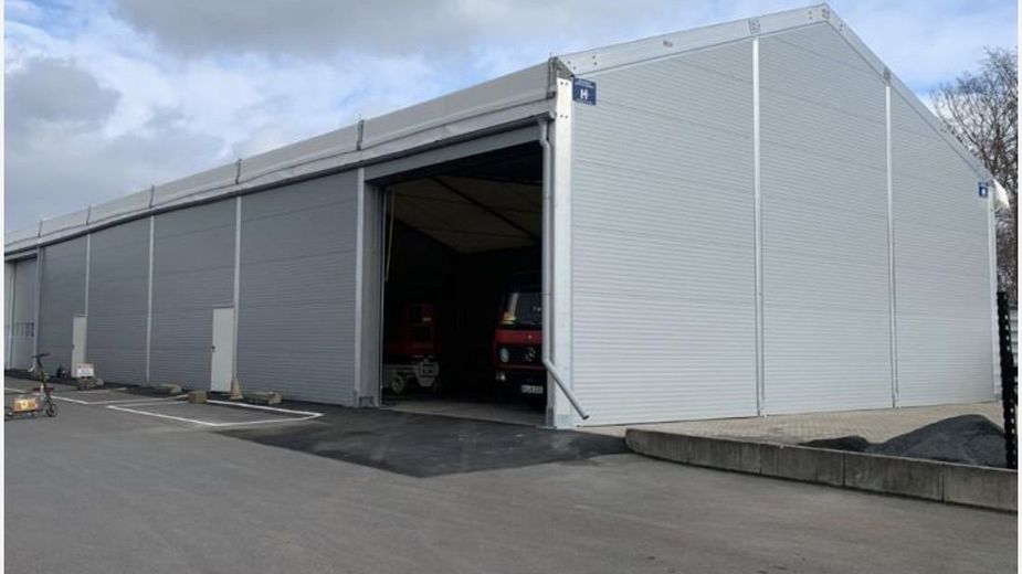Halle zu vermieten - hohe Deckenhöhe - Industriepark Horhausen ab sofort frei! Lager/ Werkstatt! – Hallenansicht Einfahrt