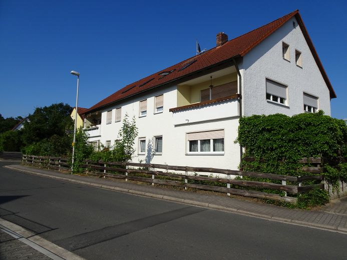 Ruhige 3-Zimmer DG-Wohnung – Außenansicht