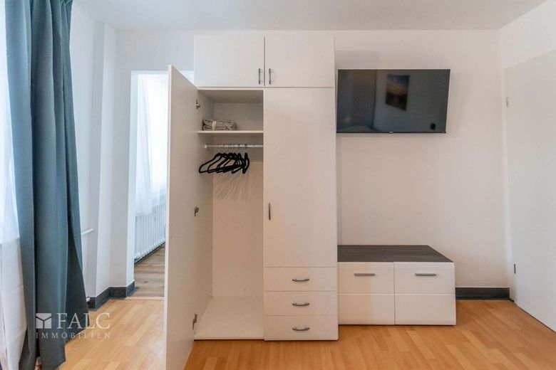 Business-Apartment mit Umsatzsteuerausweis / Kurzzeitvermietung – Schlafzimmerschrank