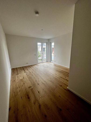 Lichtdurchflutete Neubau-Gartenwohnung mit Terrasse & hochwertiger Ausstattung – Schlafzimmer 3
