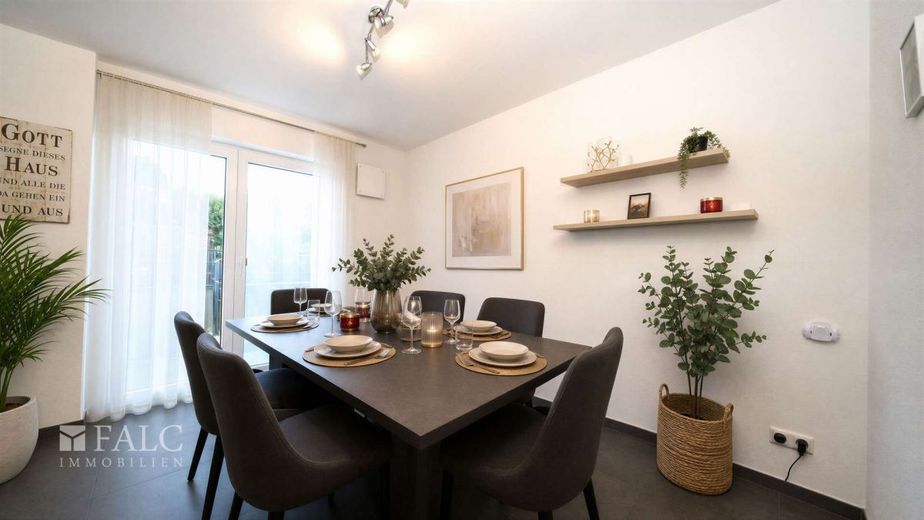 Doppelhaushälfte mit herrlicher Terrasse und A+ - FALC Immobilien – Schon Hunger?
