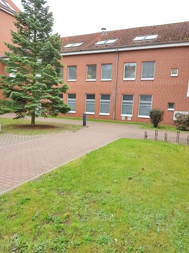 Modernisiertes Haus in einer Wohnanlage inkl. Praxisräume. Sehr gut für Investoren geeignet. – 1A KOSTENSPARENDE BAUPHYSIK 