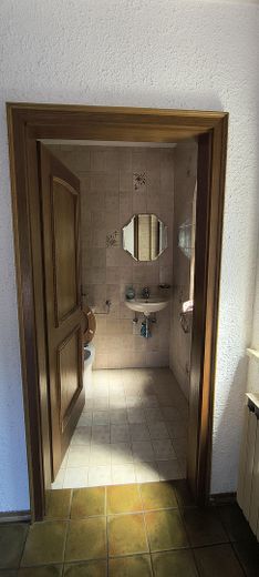 Bliźniak w Olching, ok. 283 m² pow. działki, ok. 155 m² pow. mieszkalnej, w najlepszej lokalizacji, bez prowizji, od osoby prywatnej – Gäste-WC (EG)