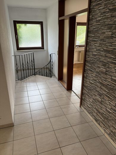 Attraktive Maisonette mit Südbalkon, zwei komplett renovierten Bädern und neuer Küche in Brühl – Eingangsbereich