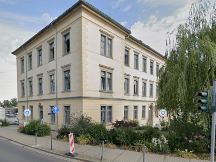 Artsenhuis op centrale ligging *** gesaneerd oud gebouw *** monumentenzorg*** – Foto 1