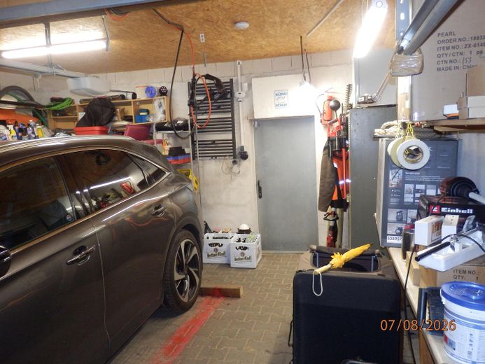 Einfamilienhaus mit Pool & Saunahaus und viel Privatsphäre – Doppelgarage am Haupthaus