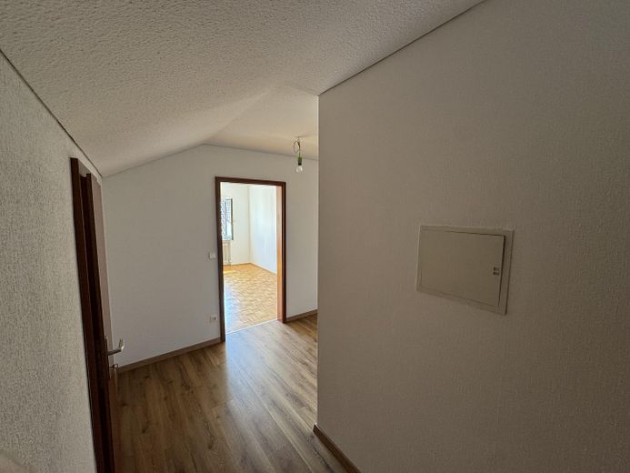 Helle, geräumige und frisch sanierte 2,5 Zimmer-Dachgeschosswohnung – Foto 13