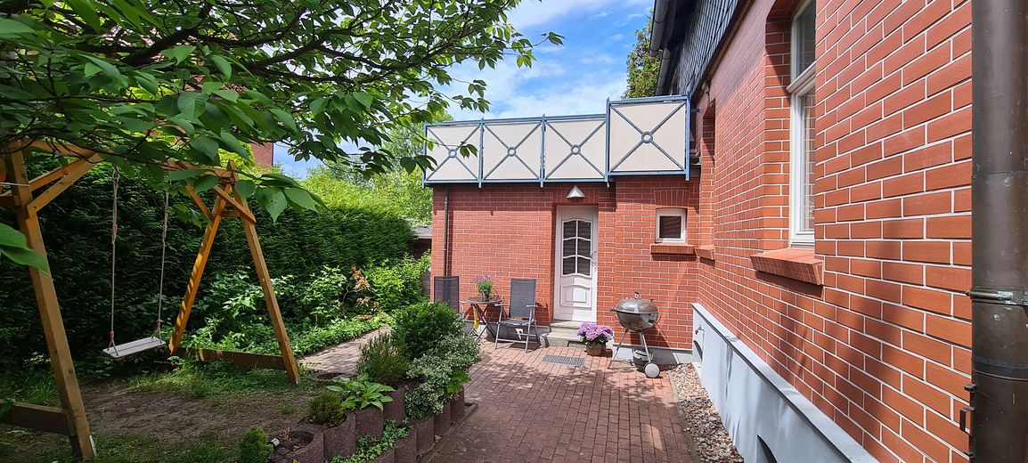 Garten, Blick zum Anbau