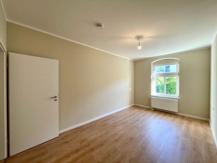 Einziehen & Wohlfühlen auf der Hubertusstraße! frisch modernisierte Wohnung im 1.OG! – Foto 1