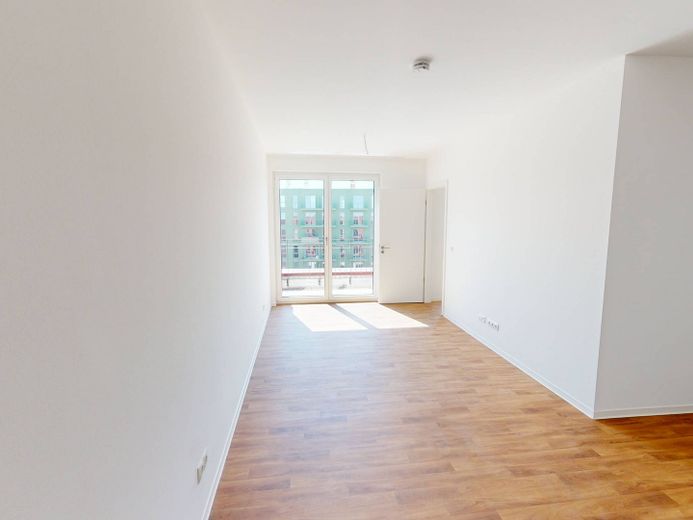 Berlin'de modern yaşam: Ferdinand's Garden'da ankastre mutfaklı ve BALKONLU geniş 2 odalı daire – Ansicht III: Wohnzimmer