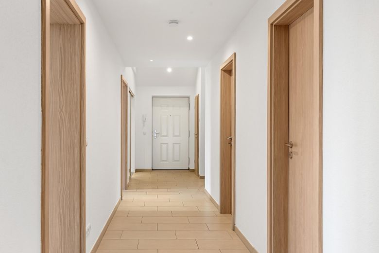 Wunderschöne, helle Galeriewohnung 4-Zimmer – Flur 2.OG