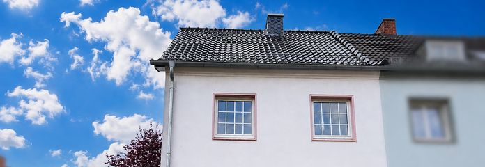 Reihenendhaus mit Balkon und Garage in beliebter Lage ! – Titelbild