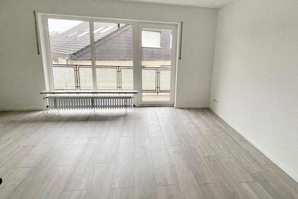 Von priv. - schönes 1-Zi. Single-Appartement in Pad Schloß Neuhaus, ruhige Lage m. Balkon 2.OG
