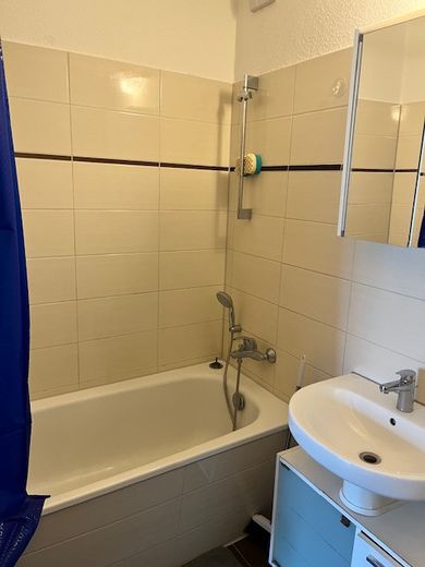 Badezimmer mit Badewanne