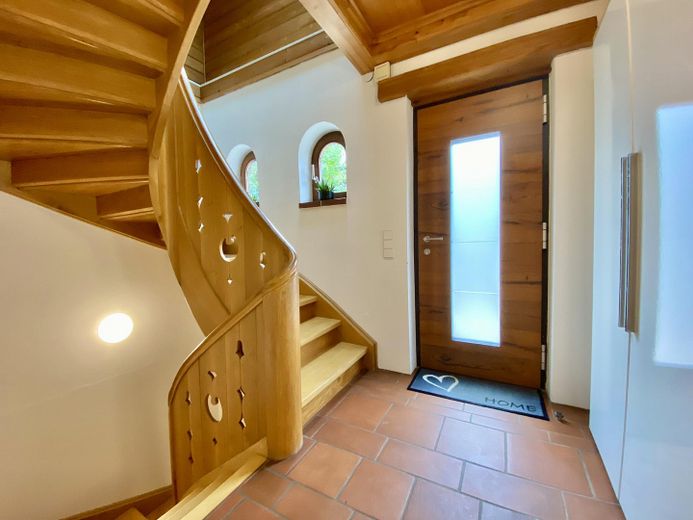 Maison individuelle avec appartement indépendant et vue dégagée *sans commission* – Treppenhaus