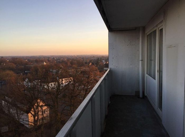 Vermietete 2-Zimmer-Wohnung mit Balkon und Fernblick – attraktive Kapitalanlage in Delmenhorst – Balkon Sonnenuntergang