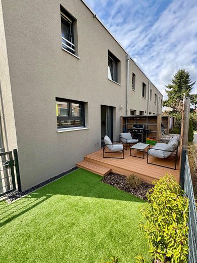 Modernes Reiheneckhaus in familienfreundlicher Lage – Terrasse & Garten